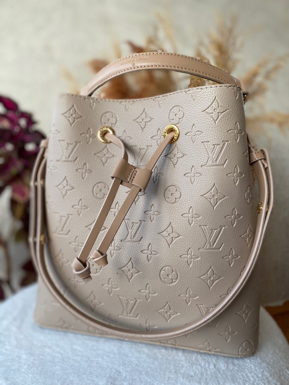 LV Krem Renk Premium Büzmeli Çanta