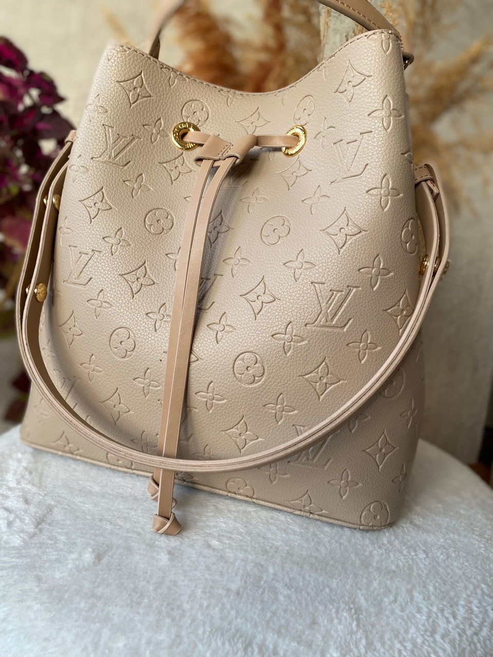 LV Krem Renk Premium Büzmeli Çanta