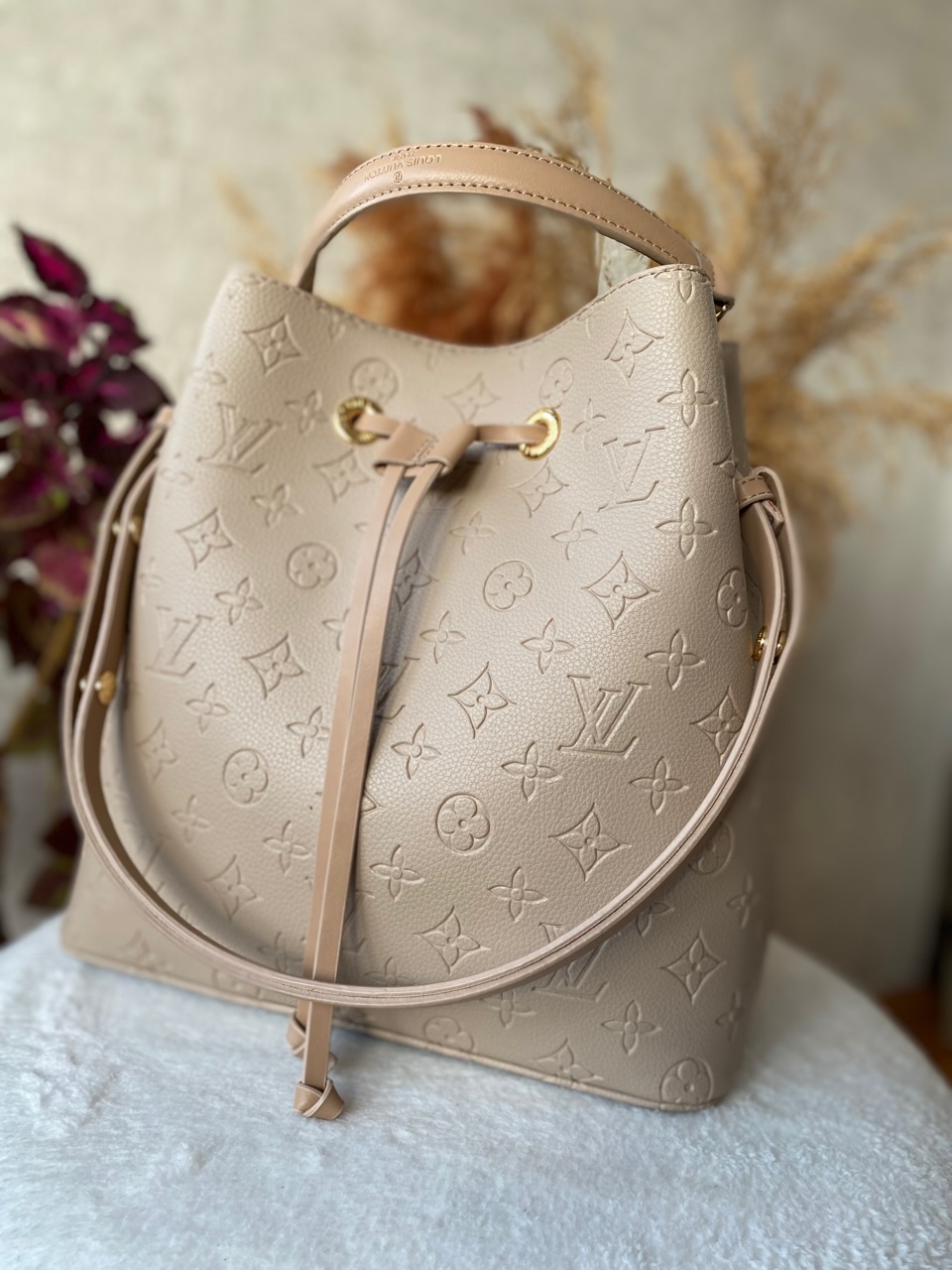 LV Krem Renk Premium Büzmeli Çanta
