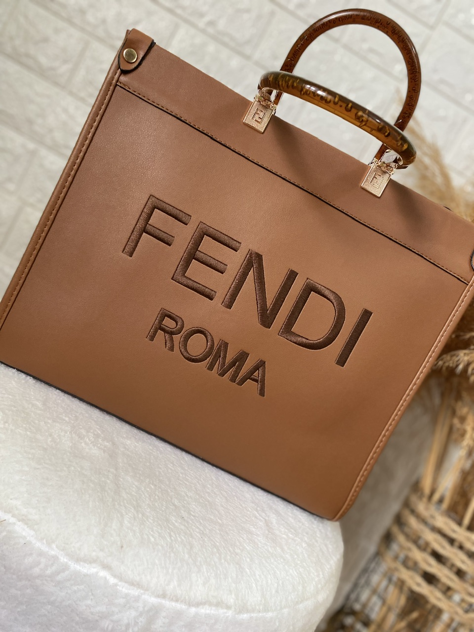 Taba Rengi Kasnaklı Fendi Çanta
