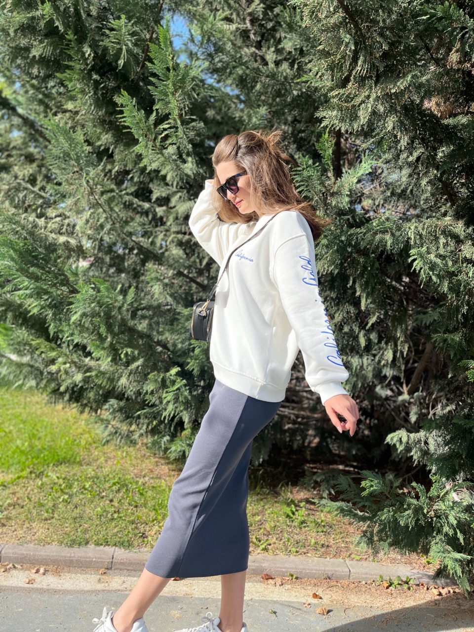 Bisiklet Yaka Şardonlu Beyaz Sweatshirt