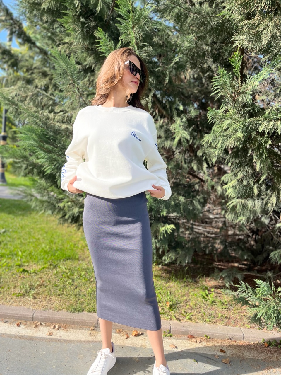Bisiklet Yaka Şardonlu Beyaz Sweatshirt