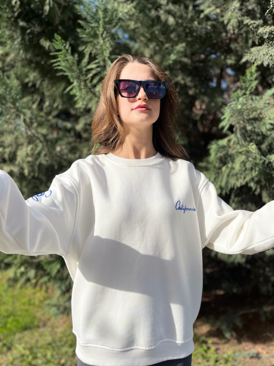 Bisiklet Yaka Şardonlu Beyaz Sweatshirt