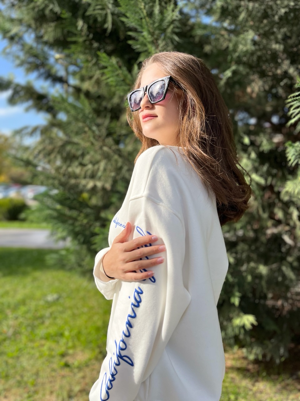 Bisiklet Yaka Şardonlu Beyaz Sweatshirt