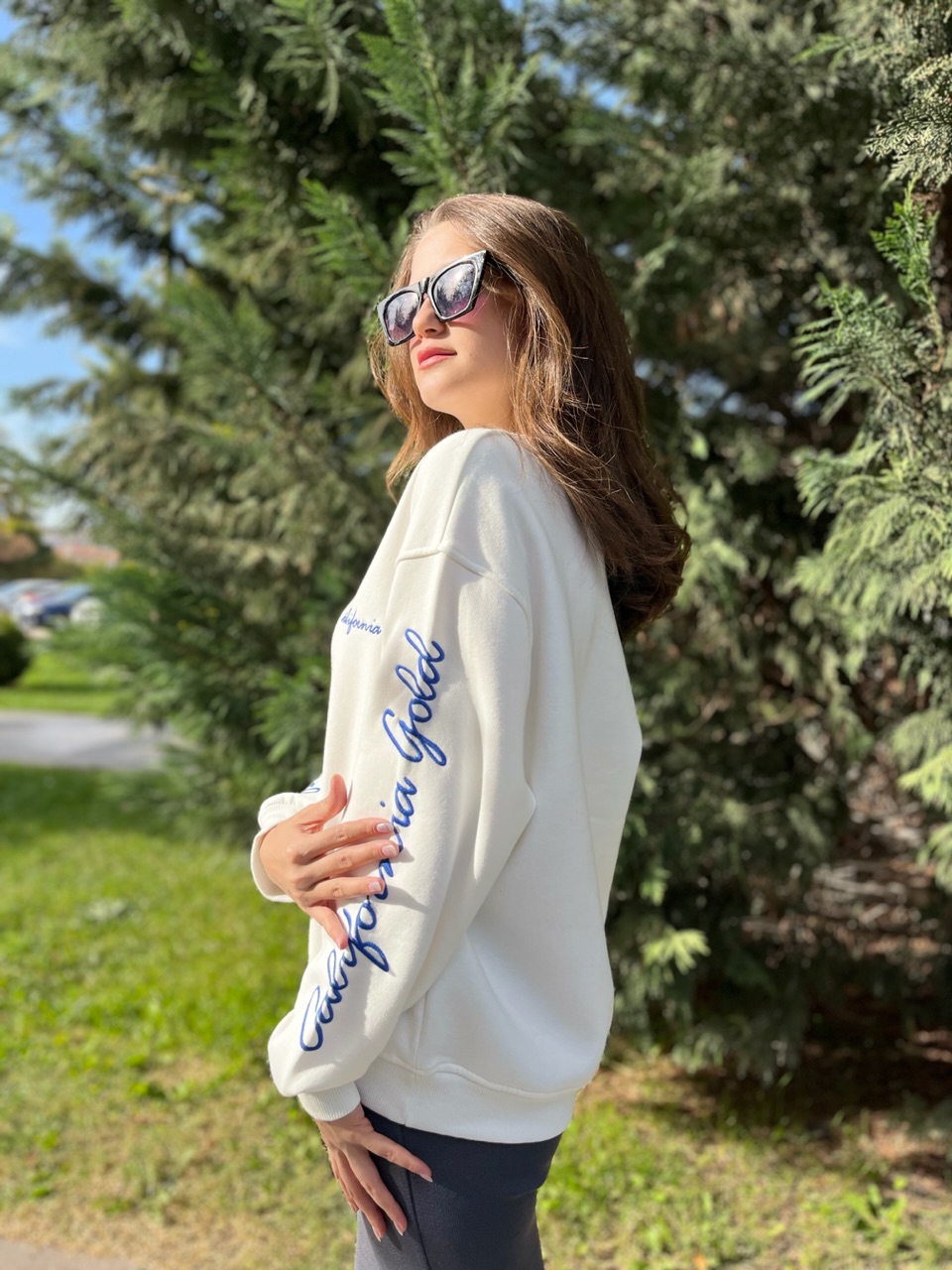 Bisiklet Yaka Şardonlu Beyaz Sweatshirt