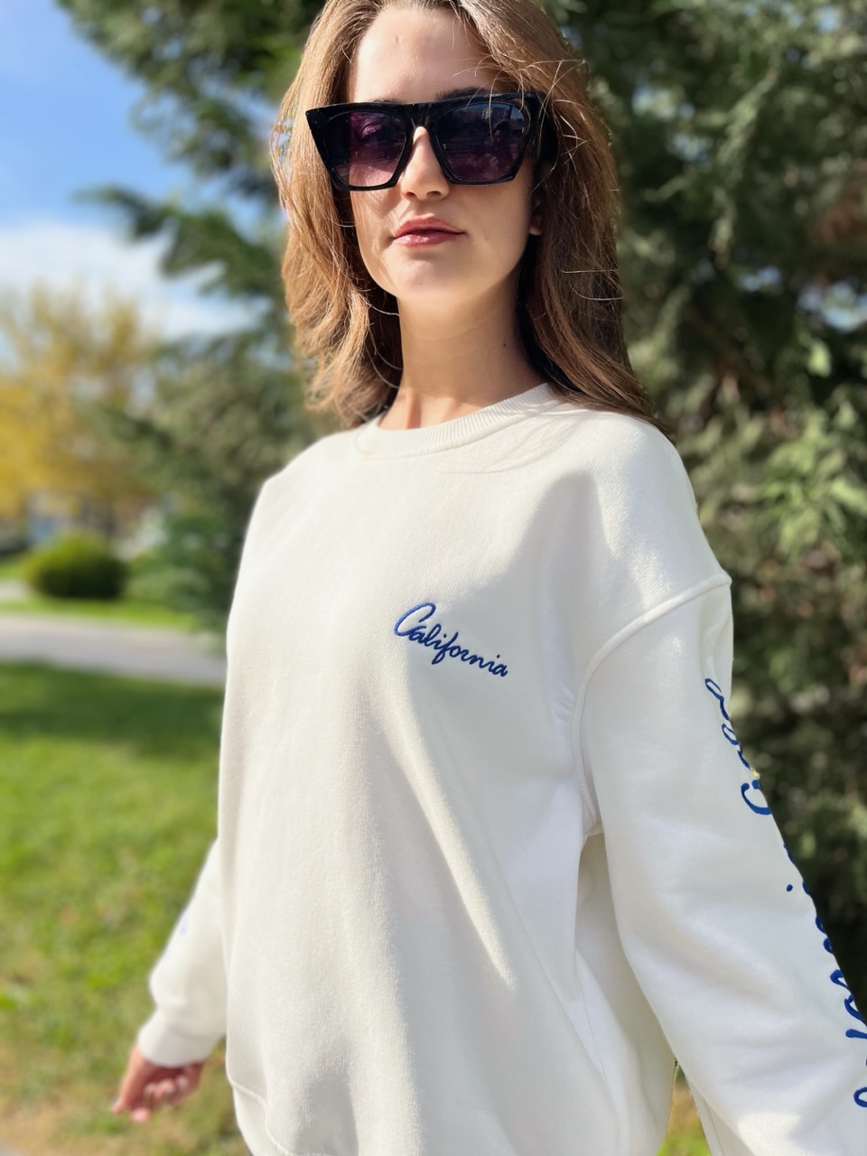 Bisiklet Yaka Şardonlu Beyaz Sweatshirt