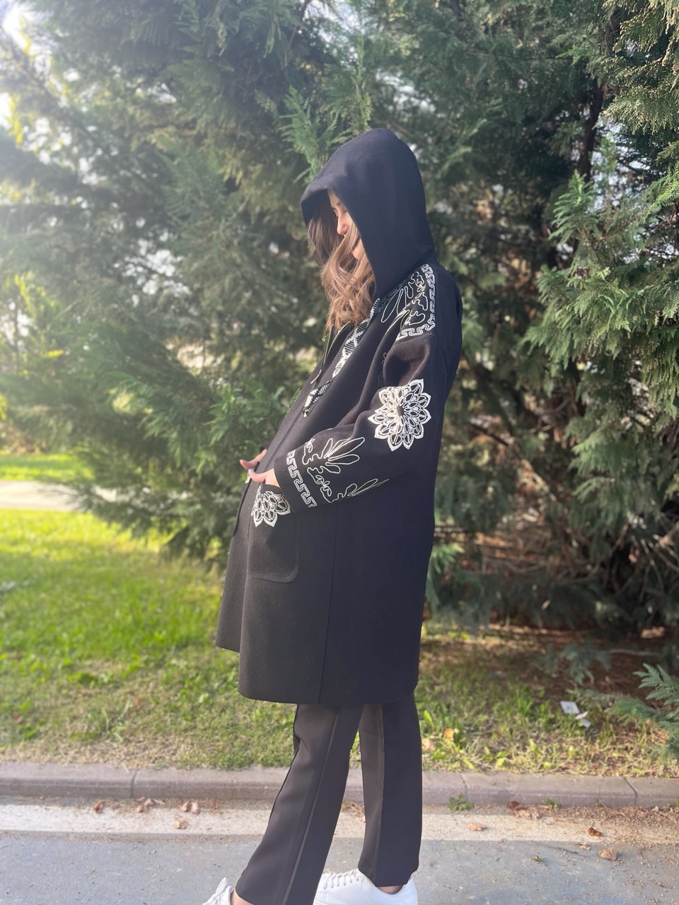 Siyah Kapüşonlu Etnik Desen Kaşe