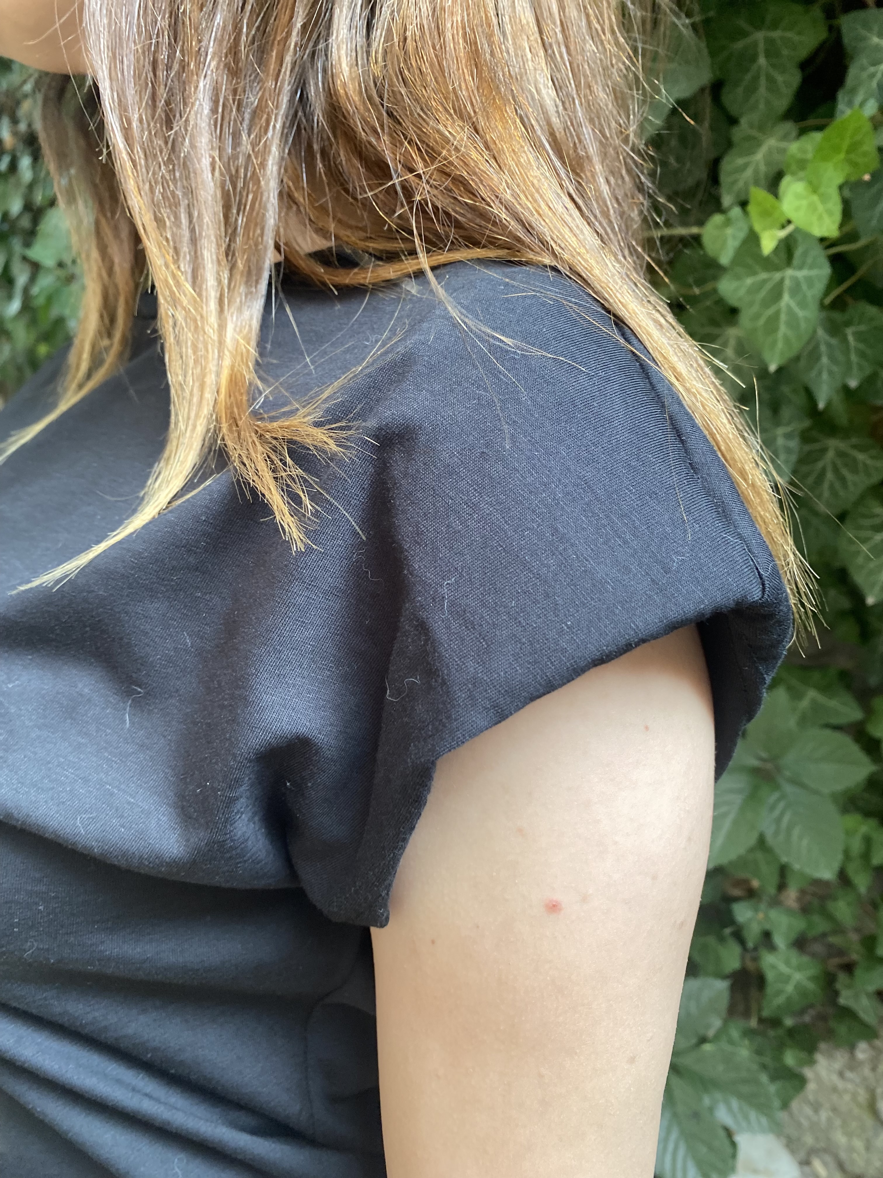 Bisiklet Yaka Omuzları Vatkalı Tshirt