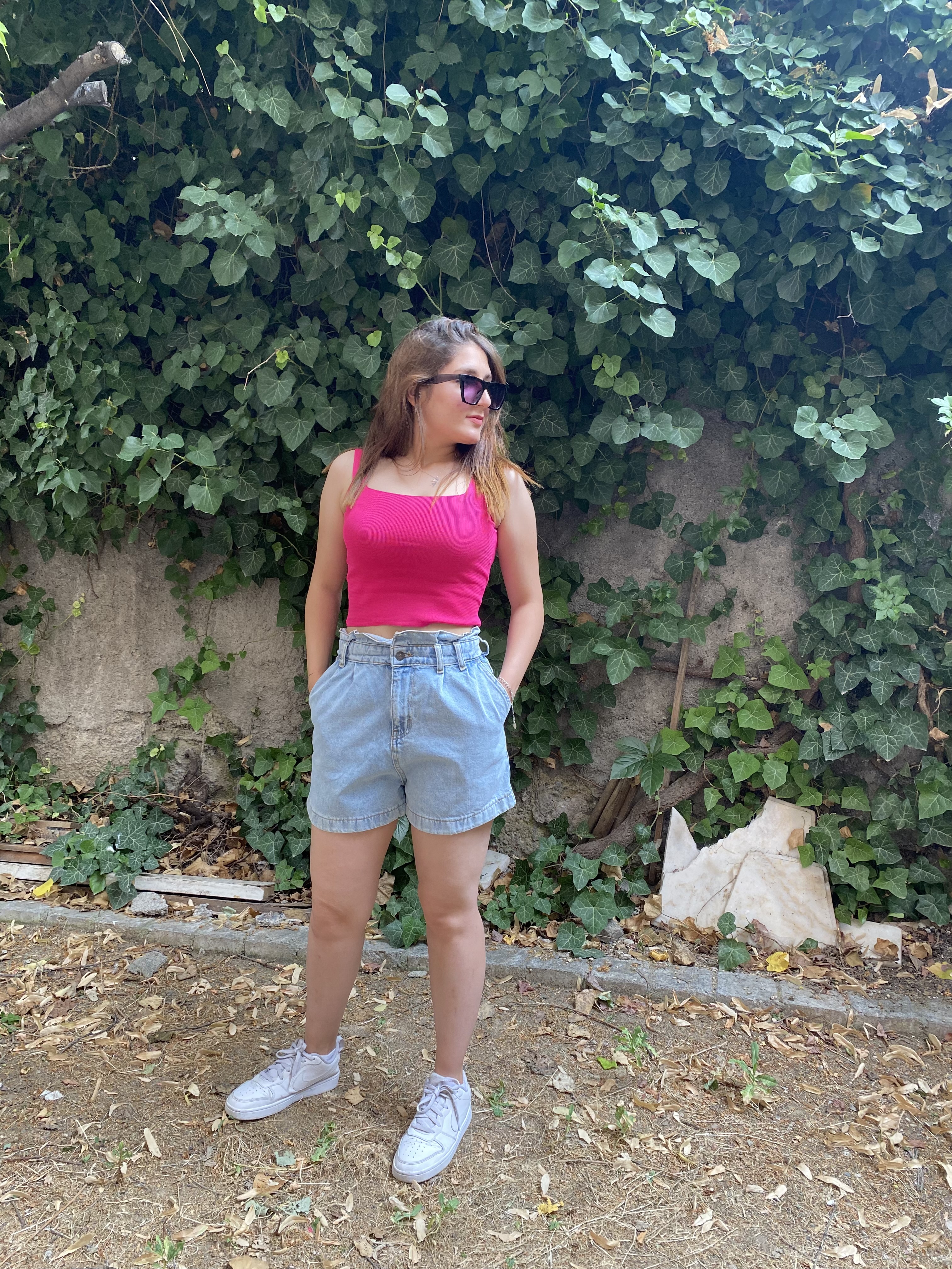 Beli .Lastikli Jean Şort