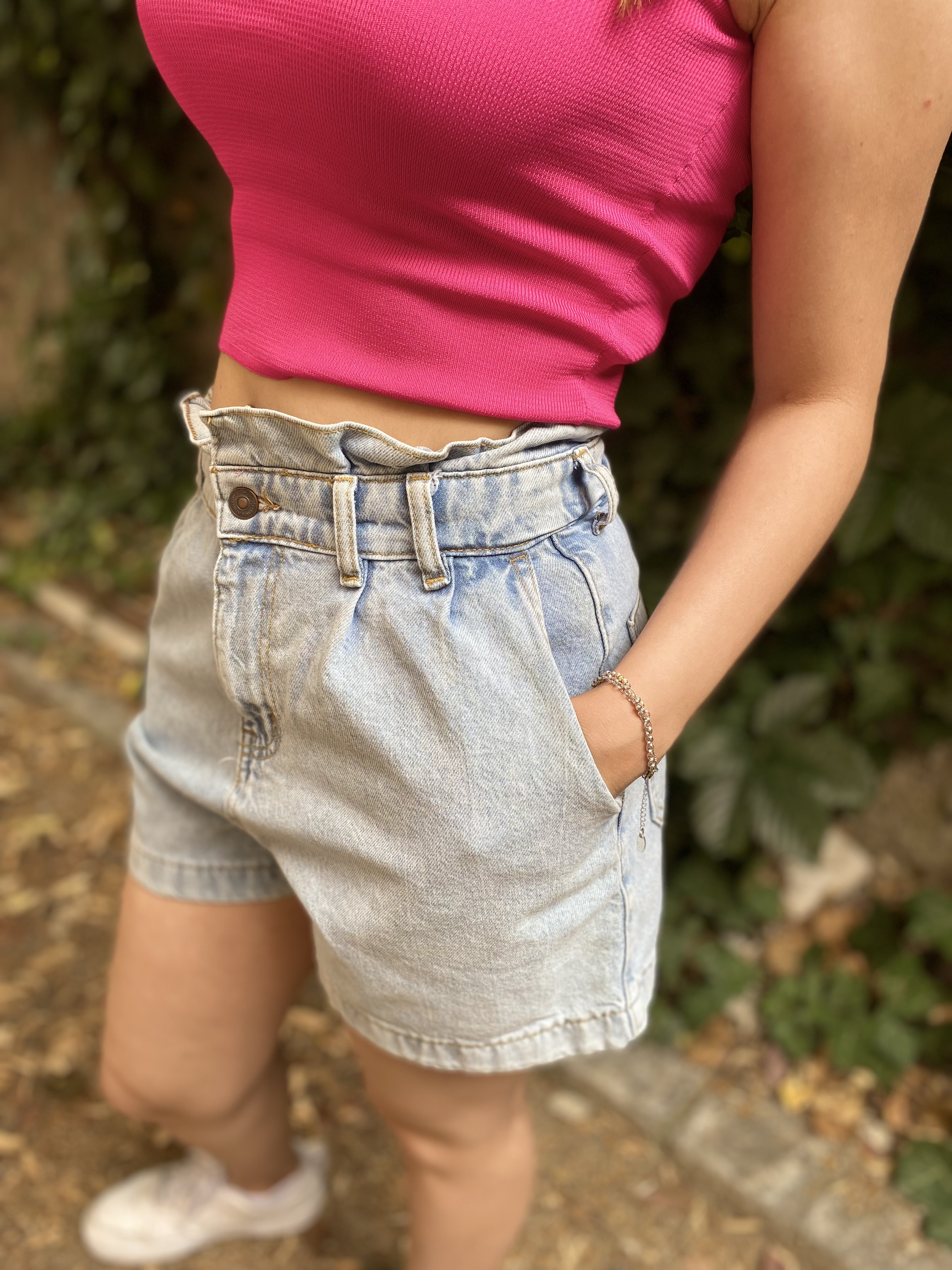 Beli .Lastikli Jean Şort
