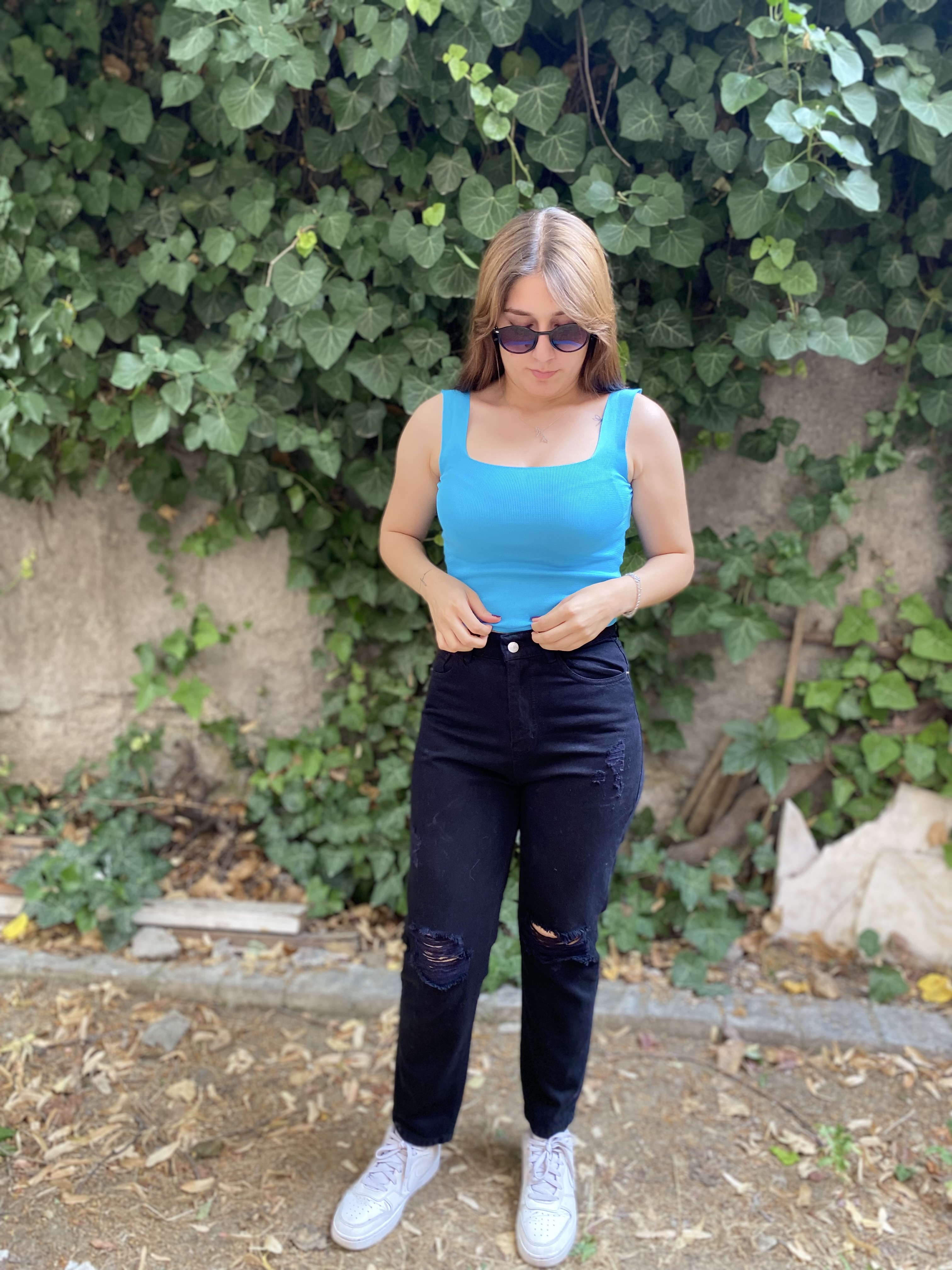 Mavi Kare Yaka Crop