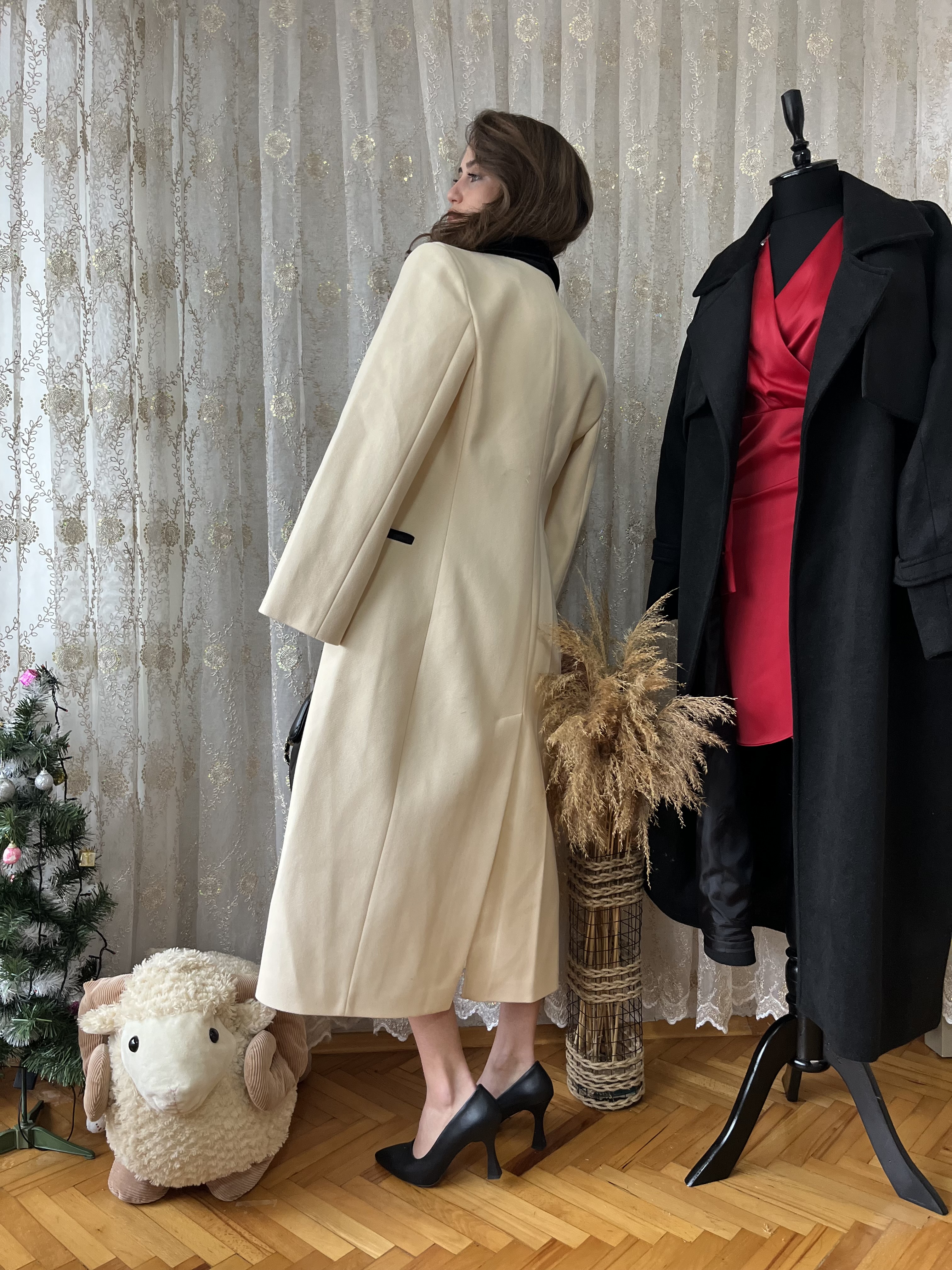 Kadife Yaka Cep ve Düğme Detaylı Exclusive Kaban