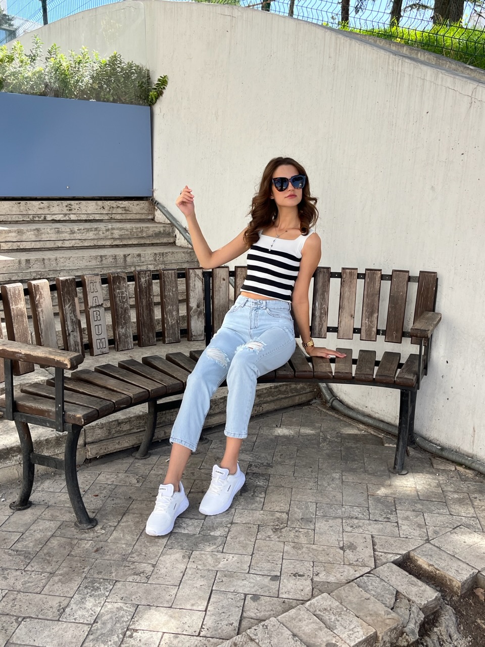 Mom Buz Mavisi Yırtık Jean