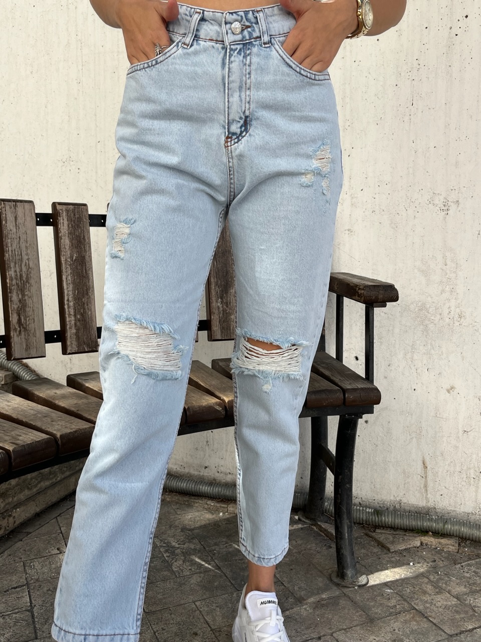 Mom Buz Mavisi Yırtık Jean