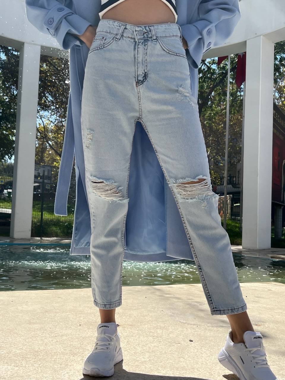 Mom Buz Mavisi Yırtık Jean