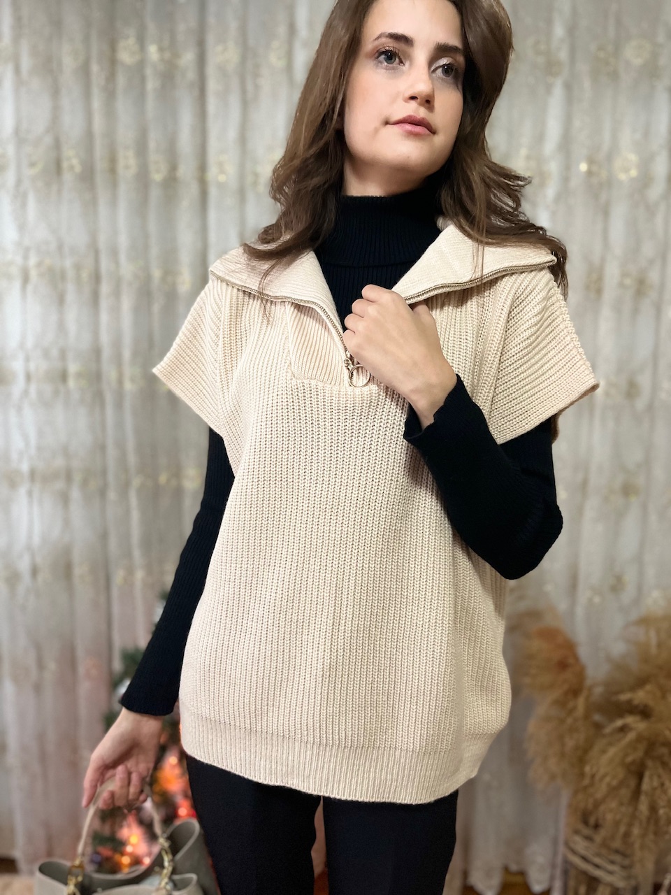 Krem Renk Yakası Fermuarlı Süveter