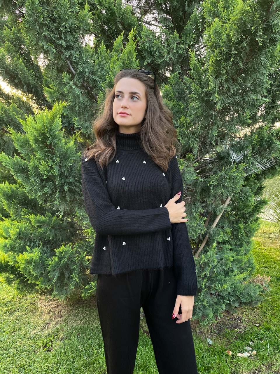 İnci Detay Siyah Bogazlı Triko Kazak