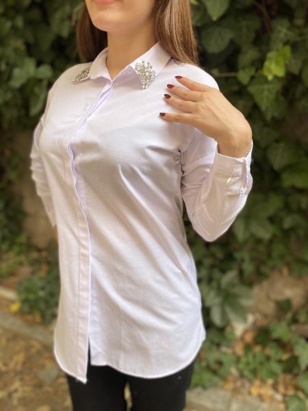 Yakası Taşlı Beyaz Gömlek