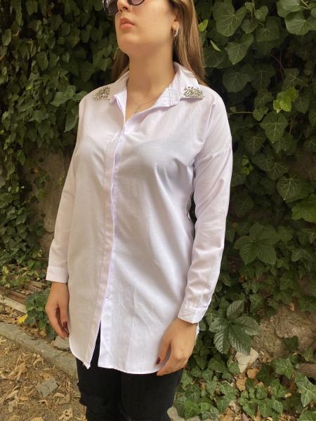 Yakası Taşlı Beyaz Gömlek