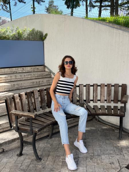 Mom Buz Mavisi Yırtık Jean