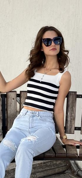 Siyah Beyaz Kare Yaka Crop