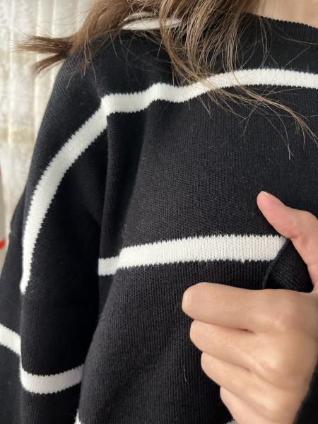 Siyah Beyaz Çizgili Triko Kazak