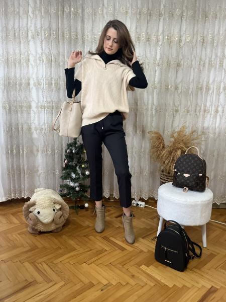 Krem Renk Yakası Fermuarlı Süveter