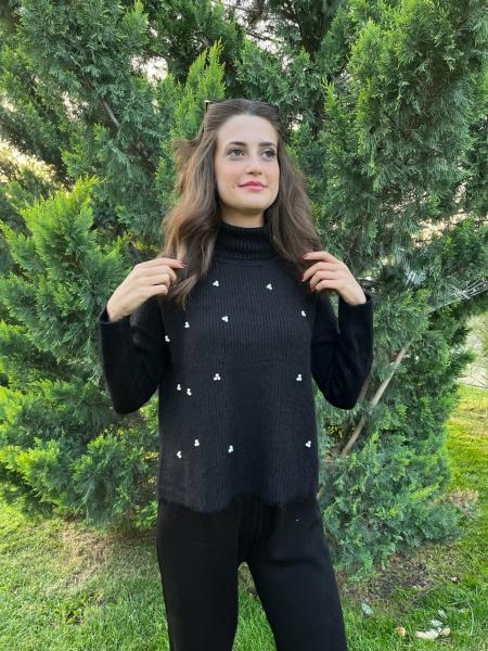 İnci Detay Siyah Bogazlı Triko Kazak