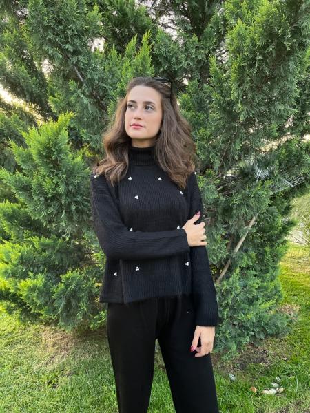 İnci Detay Siyah Bogazlı Triko Kazak